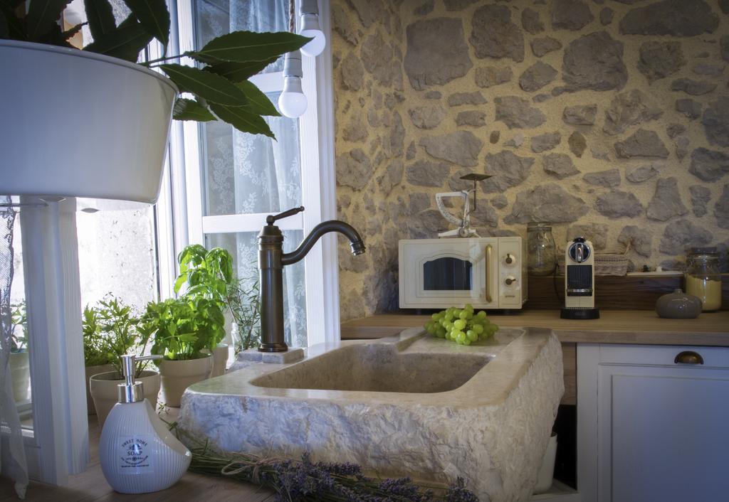 White Cottage Heritage House Čižići Екстериор снимка