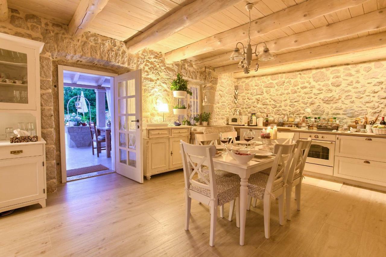 White Cottage Heritage House Čižići Екстериор снимка
