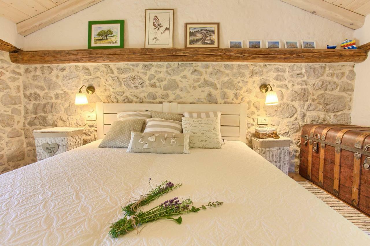 White Cottage Heritage House Čižići Екстериор снимка
