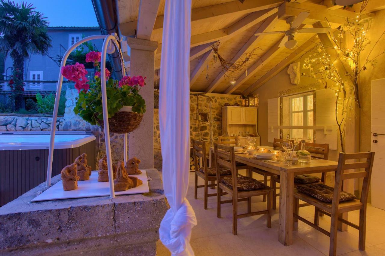 White Cottage Heritage House Čižići Екстериор снимка
