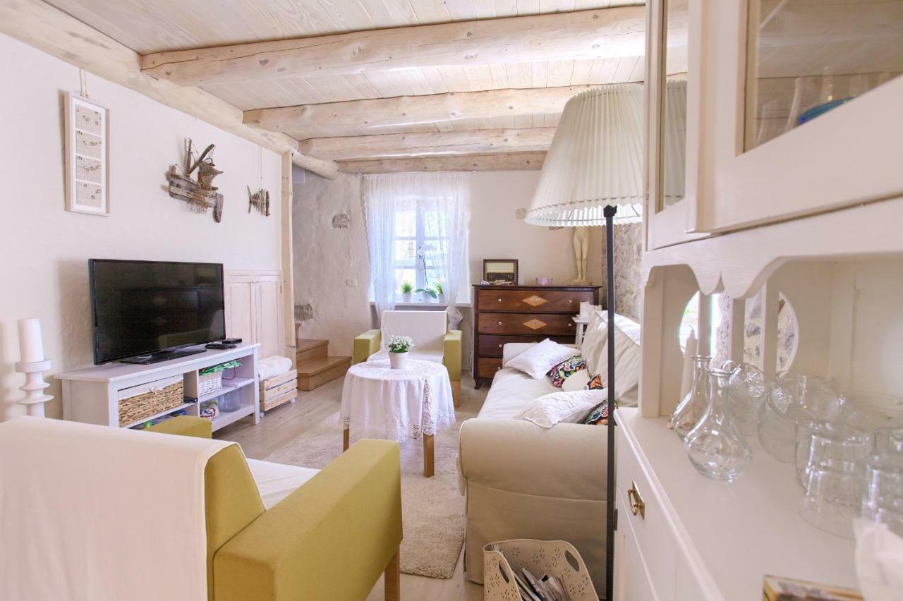 White Cottage Heritage House Čižići Екстериор снимка