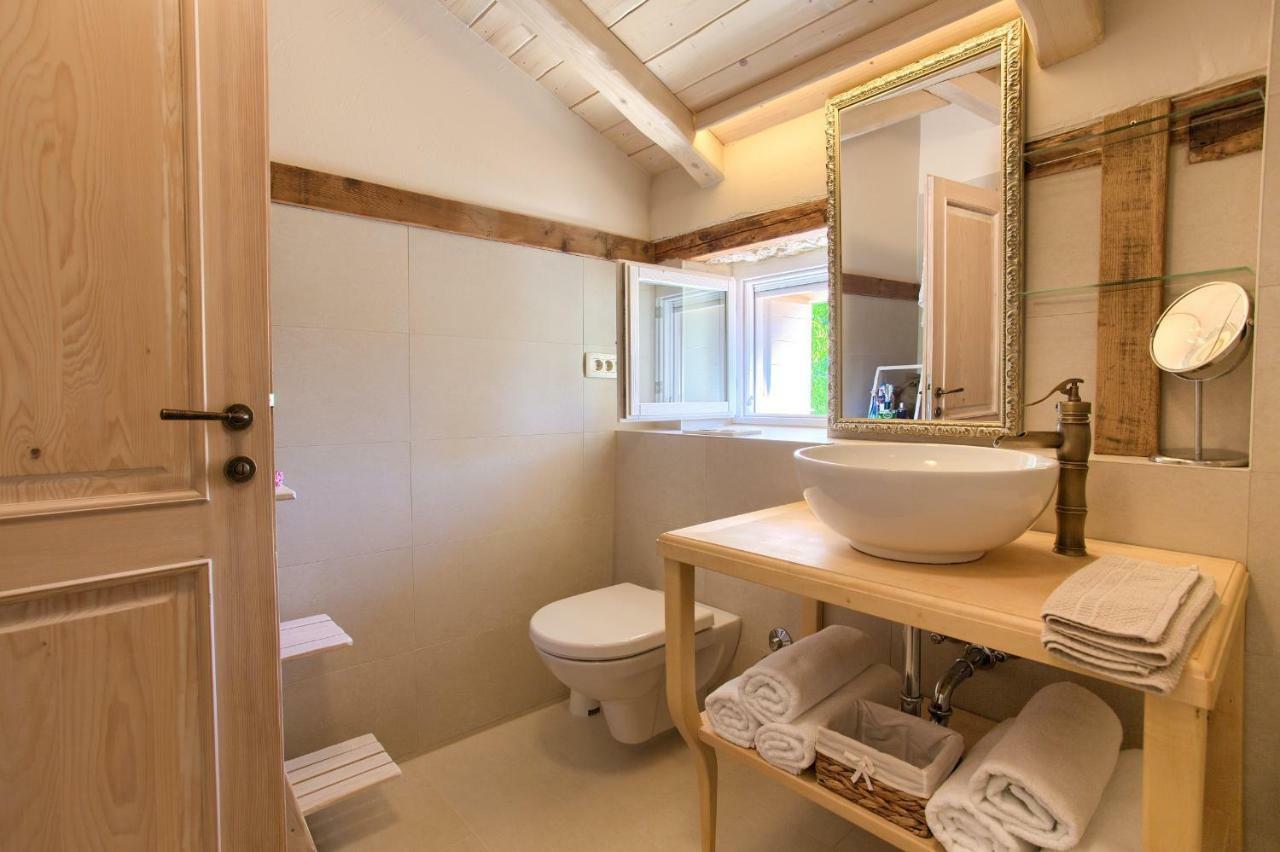 White Cottage Heritage House Čižići Екстериор снимка